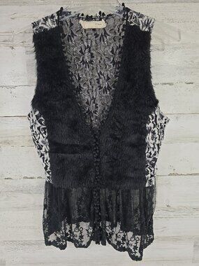 A'reve Black Floral Lace Faux Fur Trim Vest Top Women's Size LARGE DRY CLEANING.